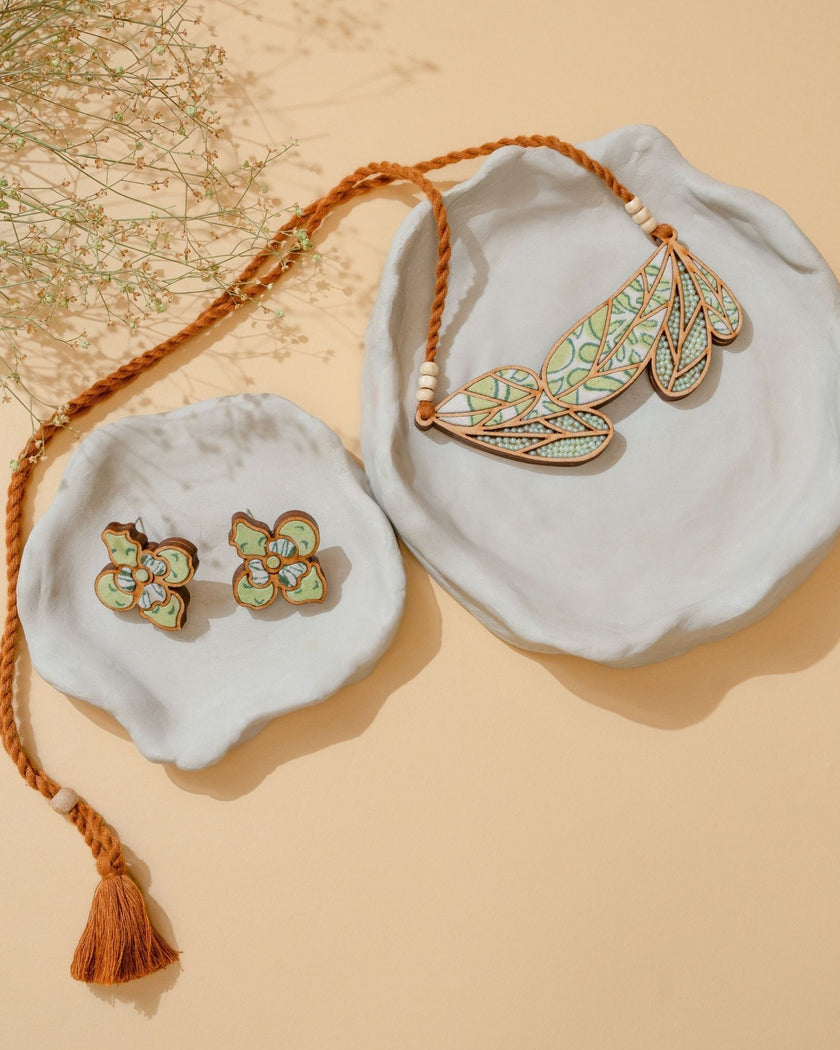 WHE Green Bloom Leaf Motif Repurposed Fabric and Wood Necklace