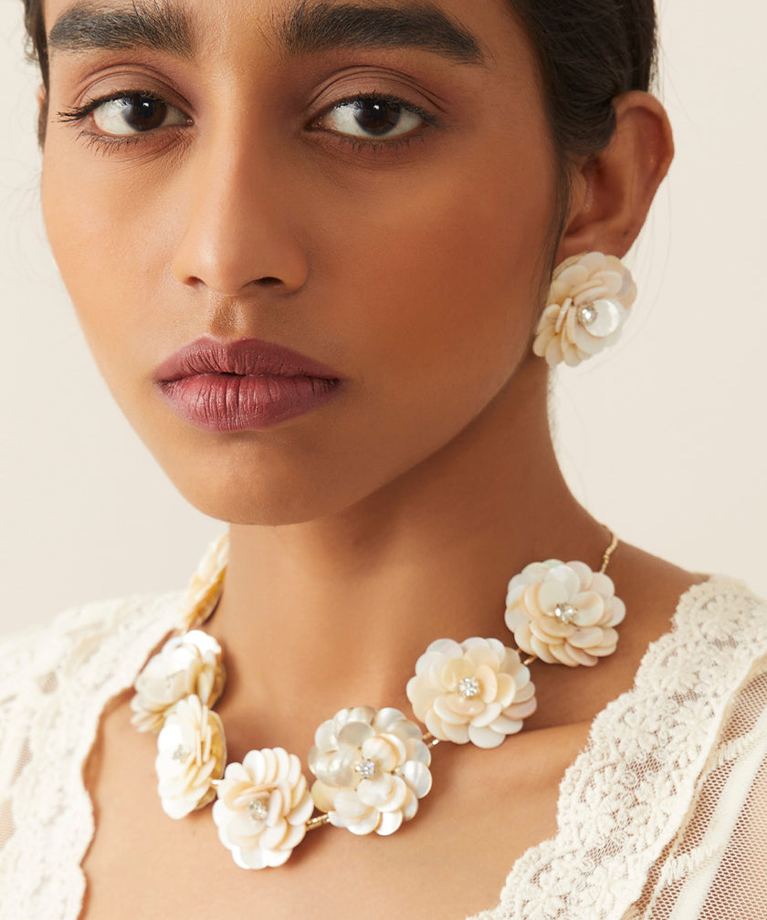 WHE Sea Secrets White 'Floral' Mother of Pearl Necklace
