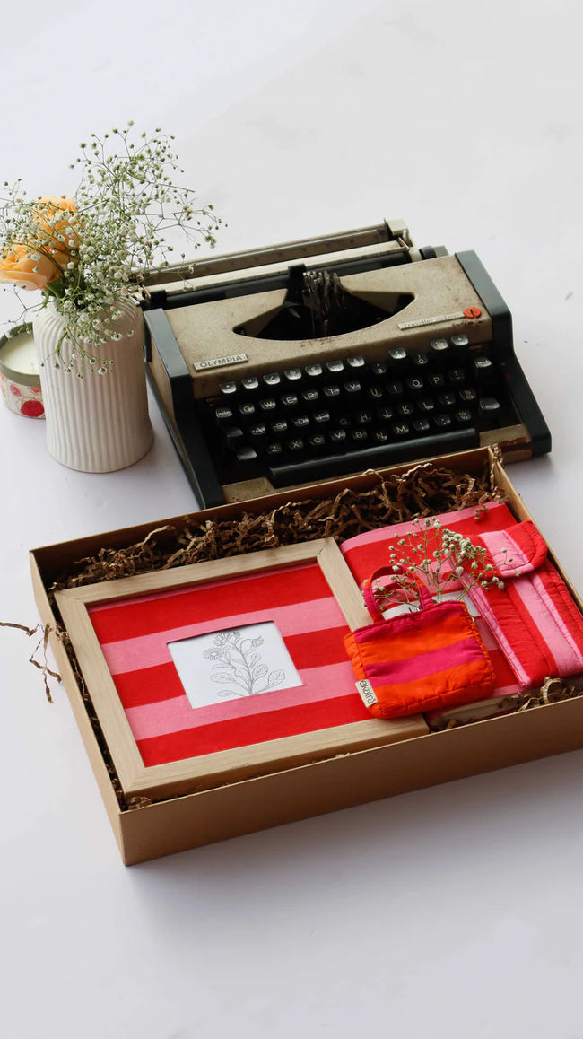 Ekatra Rosy Box Gift Set